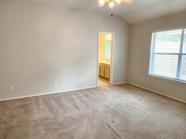 Building Photo - 2600 Willow Way