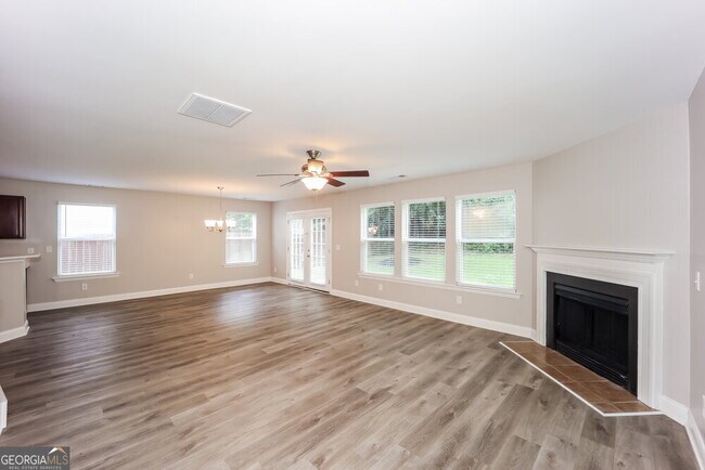 Building Photo - 2080 Valley Creek Dr