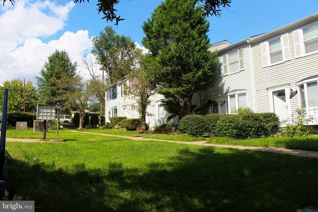 Building Photo - 2055 S Lincoln St