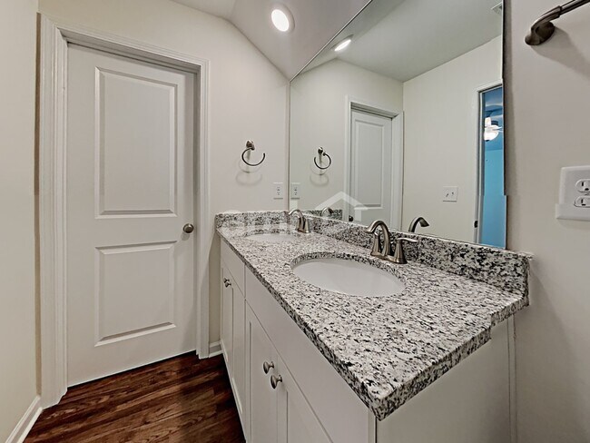 Building Photo - 142 Cheatham Hill Ln