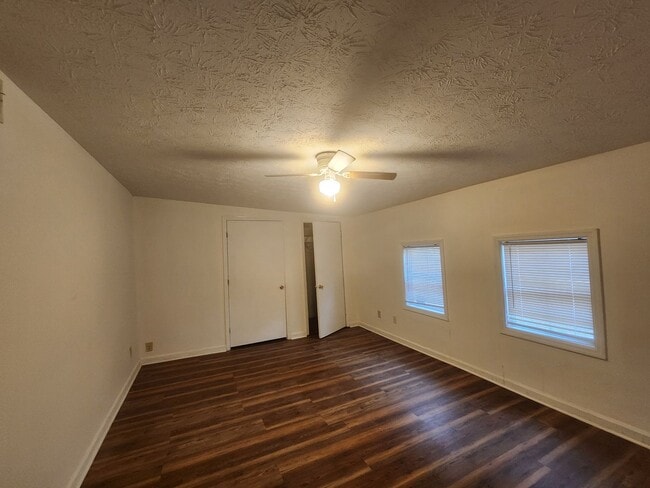 Building Photo - 3 Bed 2 Bath - North Columbus