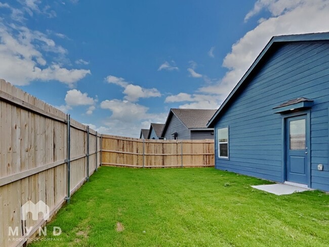 Building Photo - 213 Poplar Pl