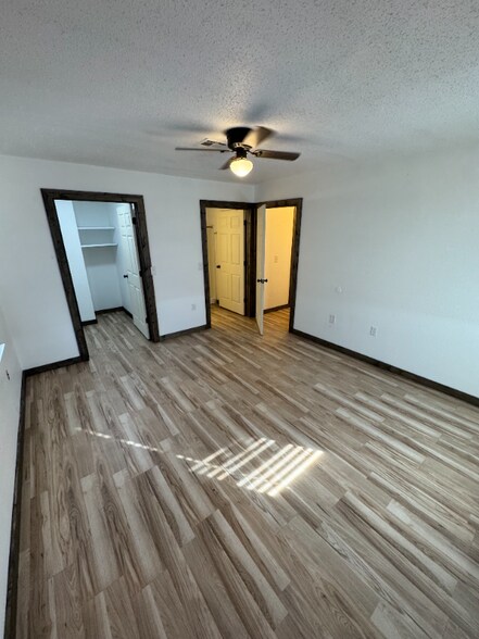 Building Photo - 472063 OK-101