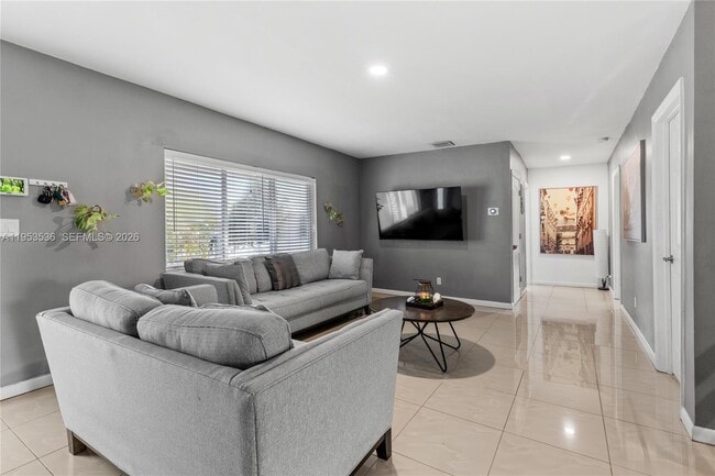 Building Photo - 14950 S Biscayne River Dr