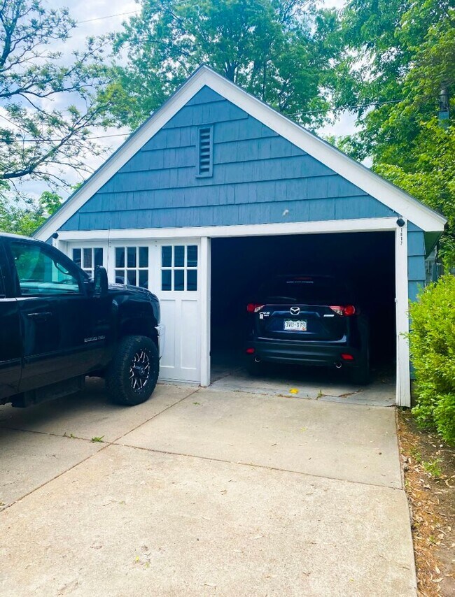 Building Photo - 1815 Laramie St