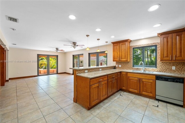 Building Photo - 50 De Leon Dr