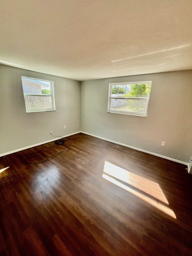 Building Photo - Spacious 3BR/2BA Port Richey home! No application fee!