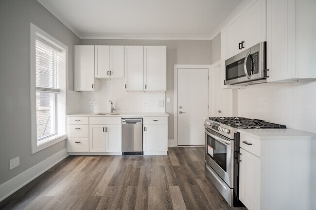 Building Photo - 1472 W Erie St