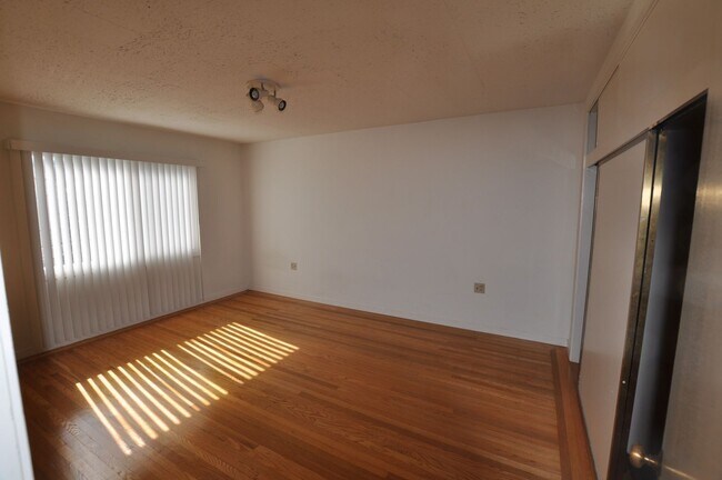 Building Photo - 1026 Kirkham St