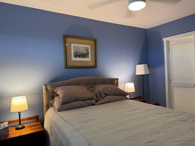 Building Photo - 3510 Oaks Way