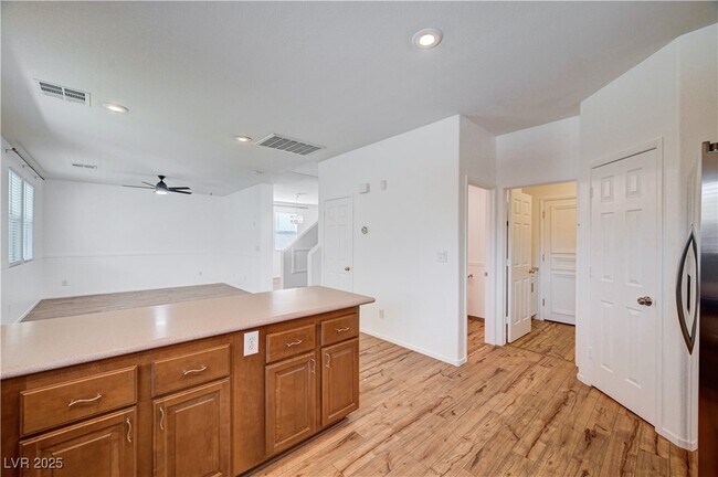 Building Photo - 5033 Apache Valley Ave