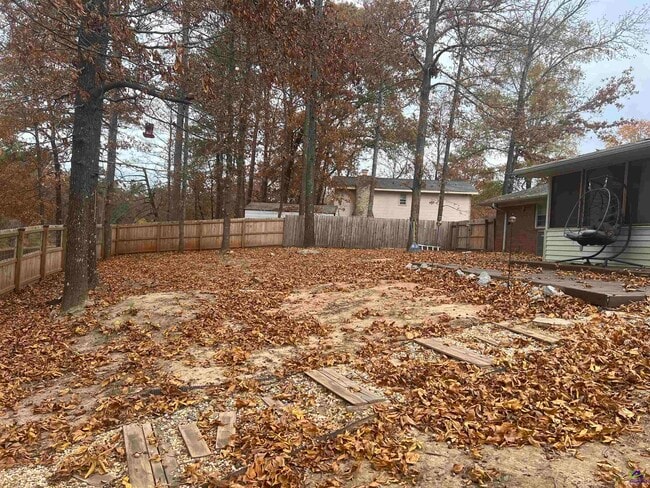 Building Photo - 409 Forest Lake Dr