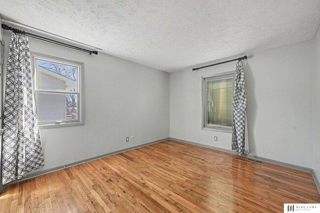 Building Photo - 8109 Valley Rd