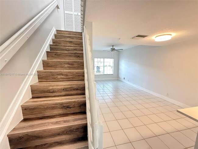 Building Photo - 16736 Hemingway Dr