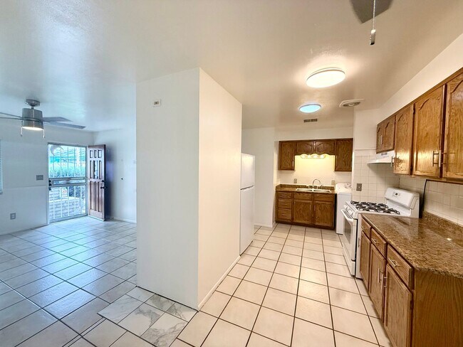 Building Photo - Charming 3 bedroom, 1 bathroom home located just minutes from downtown Prescott.