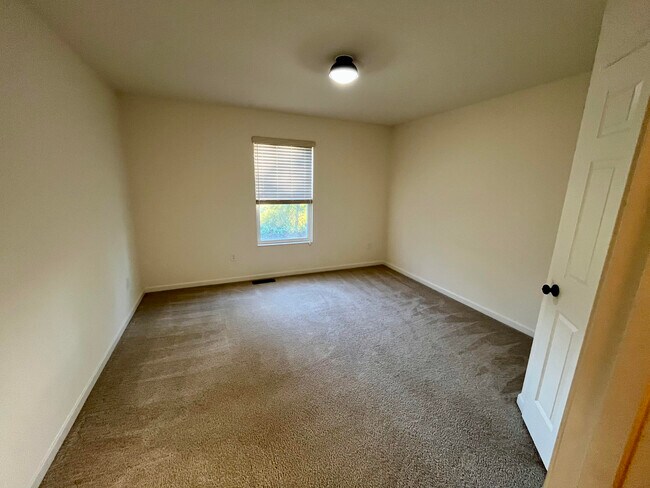 2nd bedroom - 4189 Pheasant Ridge Ct