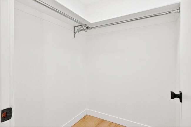 Building Photo - 352 Forest Hills Dr