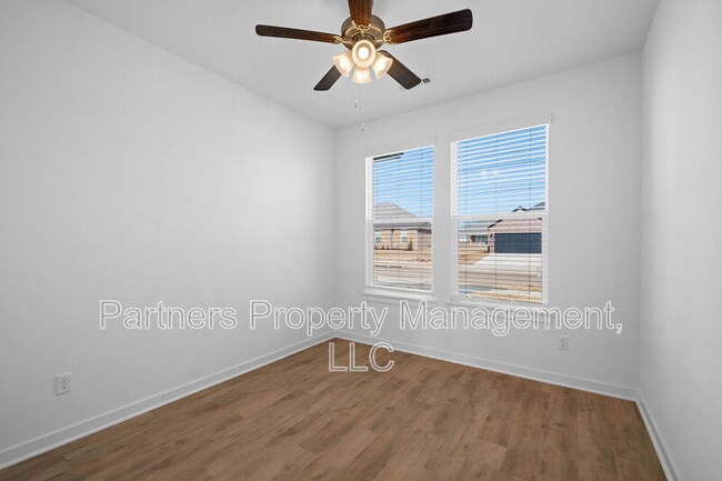 Building Photo - 411 W Taverner Xing