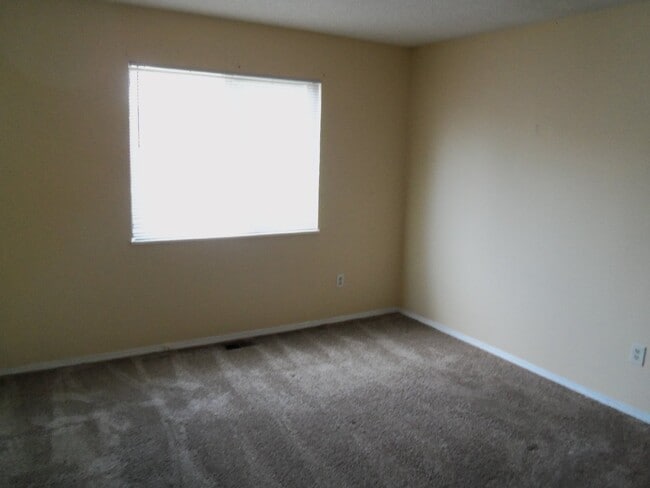 Building Photo - Littleton Ranch Style Townhome - 2 Bedroom...