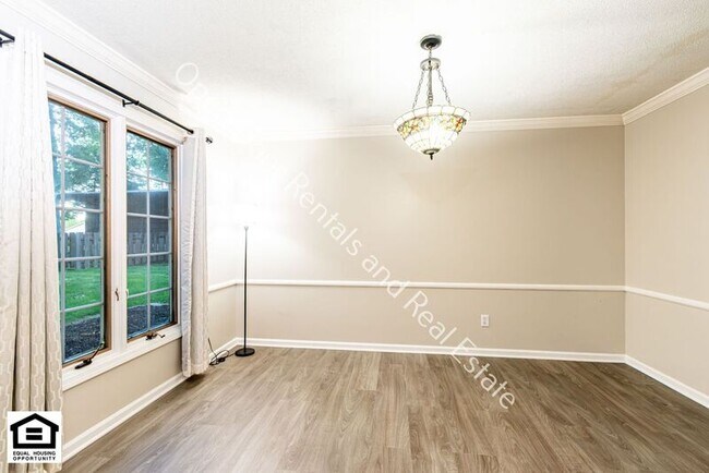 Building Photo - 9324 Saratoga Rd