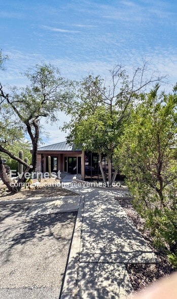 Building Photo - 6655 N Canyon Crest Dr