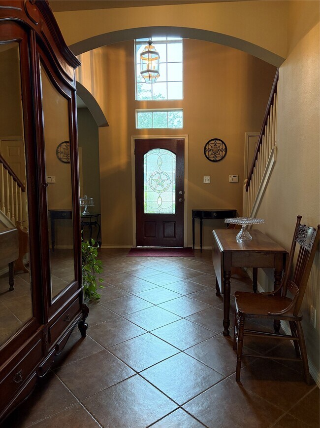 Building Photo - 2515 Silverton Bend