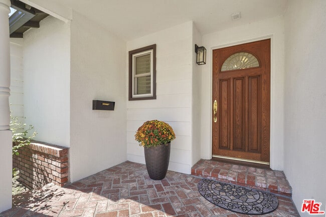 Building Photo - 4875 Bluebell Ave