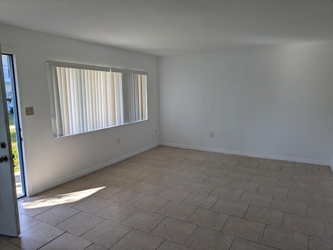 Building Photo - 140 Minna Ln