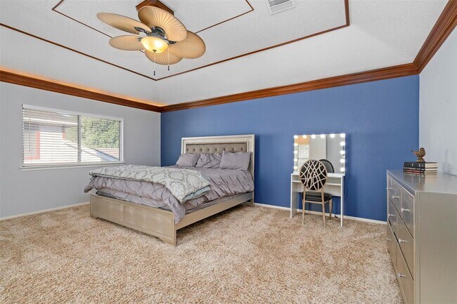 Building Photo - 9942 Villa Verde Dr