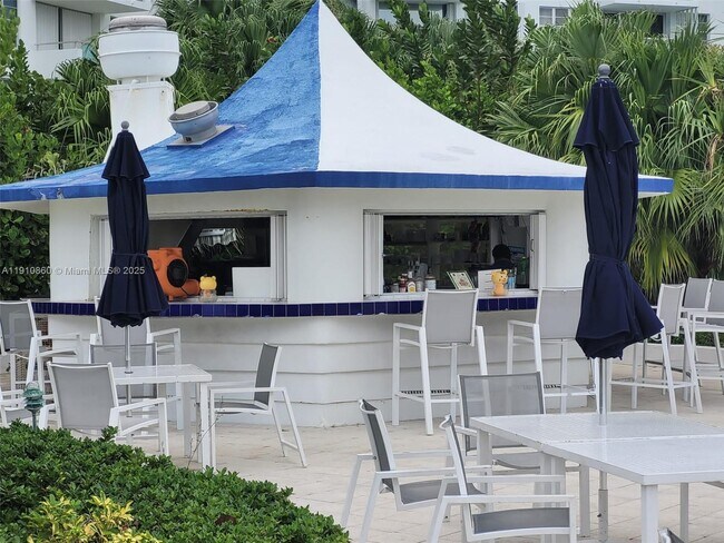 Building Photo - 5161 Collins Ave