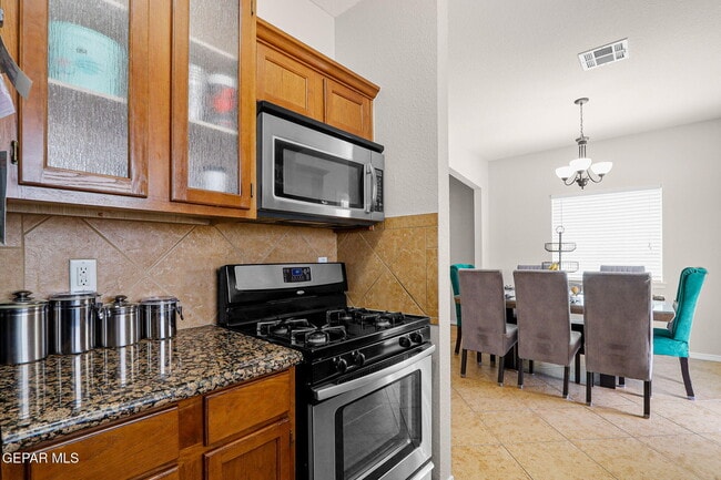 Building Photo - 2057 Shreya St