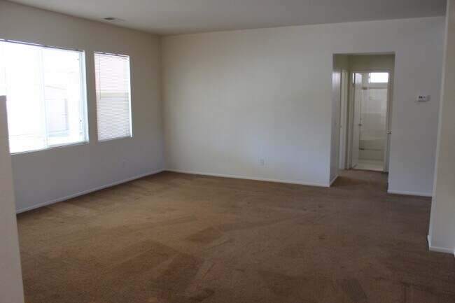 Building Photo - BEAUTIFUL LARGE 5 Bedrooms, 2.75 Bathrooms Home