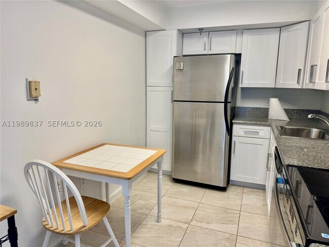 Building Photo - 20515 E Country Club Dr