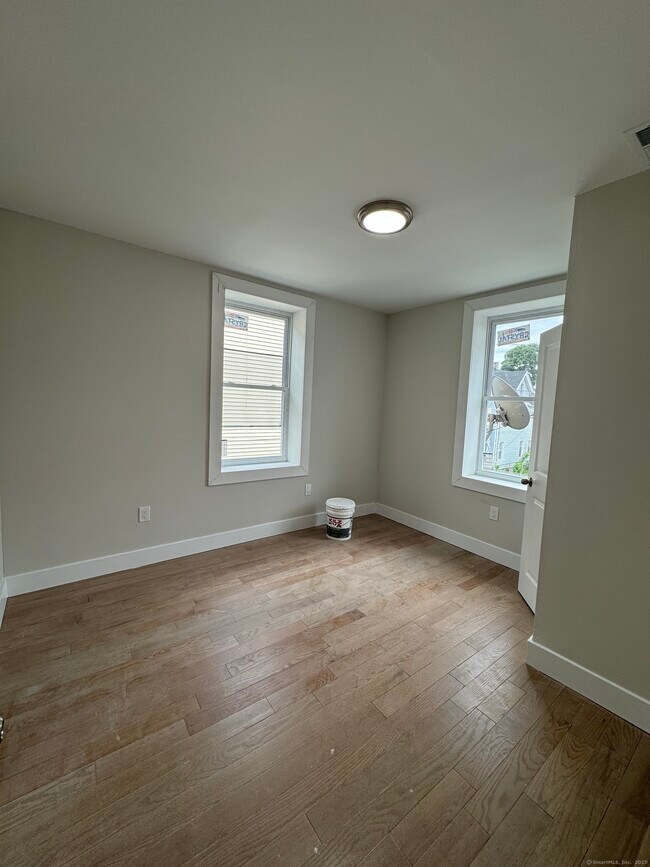 Building Photo - 485 Howard Ave