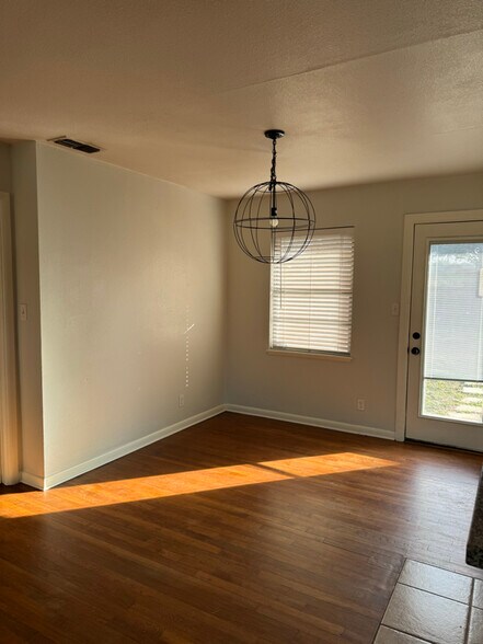 Building Photo - 619 Highland Ave