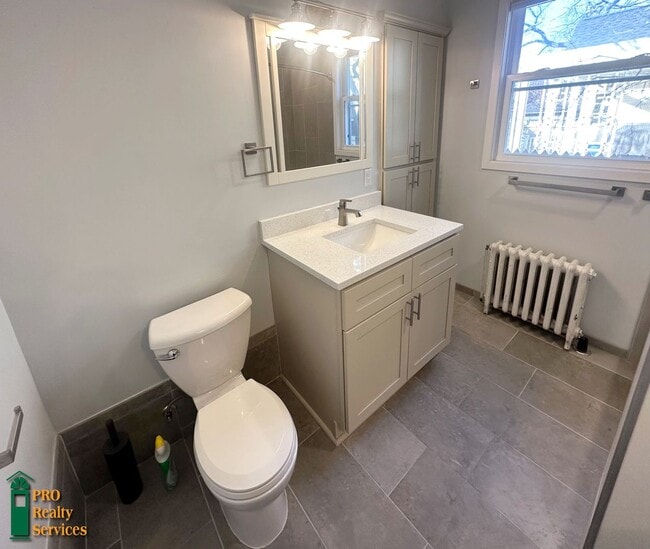 Building Photo - Gorgeous 3 Bedroom Main Level Duplex Unit