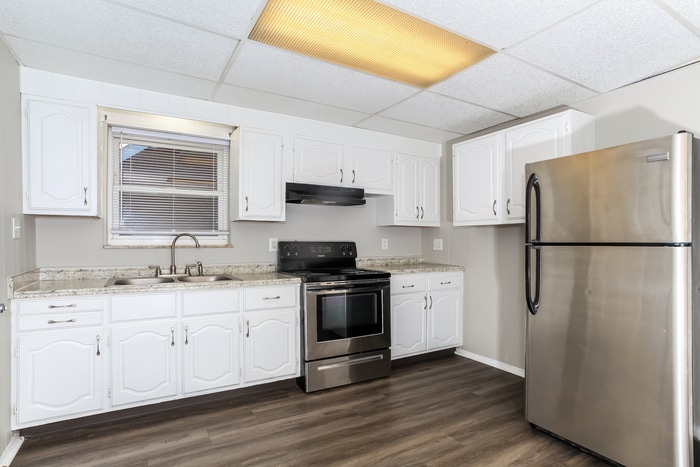 Building Photo - 9340 Comstock Dr