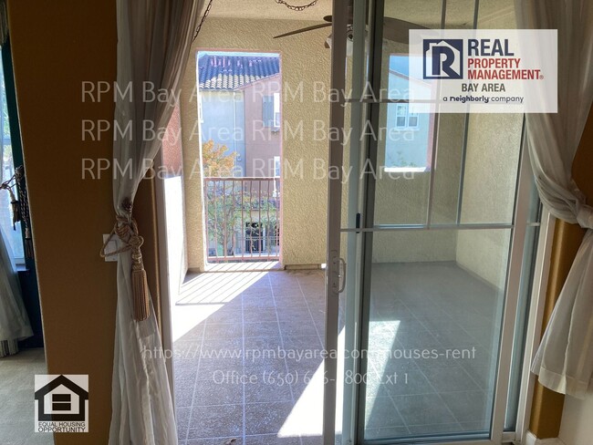 Building Photo - December Rent Special: 2 Bedroom 2.5 Bathr...