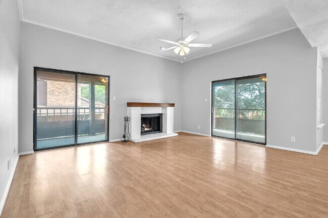 Building Photo - Where Comfort Meets Everyday Luxury!