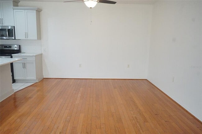 Building Photo - 402 S Willow Ave