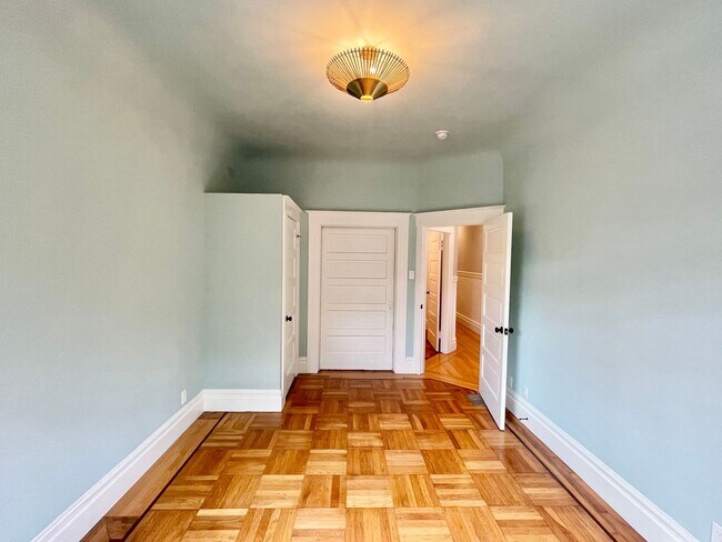 Building Photo - Mission Dolores Park Modern 2BR/1BA Deligh...