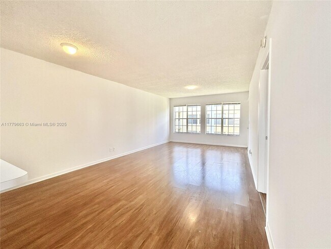 Building Photo - 6331 La Costa Dr