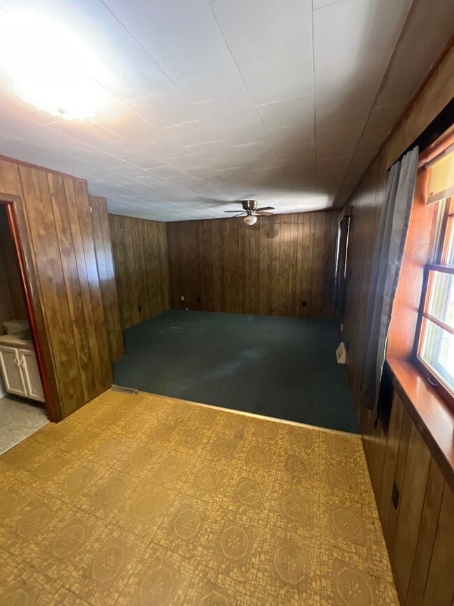 Building Photo - Rooster 4 Plex & Mobile Home