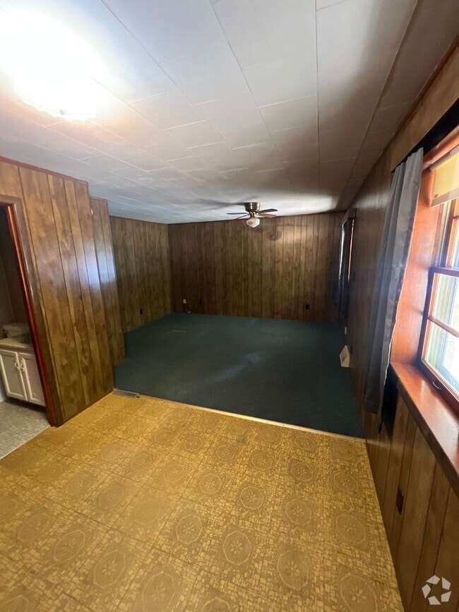 Building Photo - Rooster 4 Plex & Mobile Home