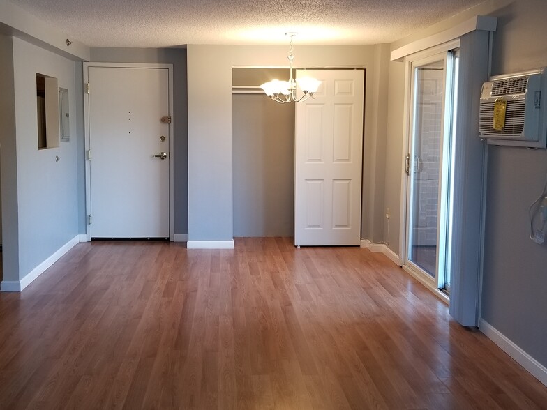 Building Photo - 688 Boston Post Rd E