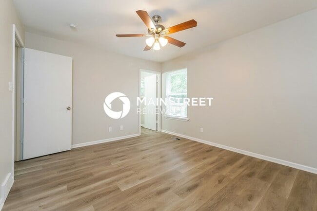 Building Photo - 3 Bedroom Pet-Friendly Home in Leavenworth, KS with Main Street Renewal