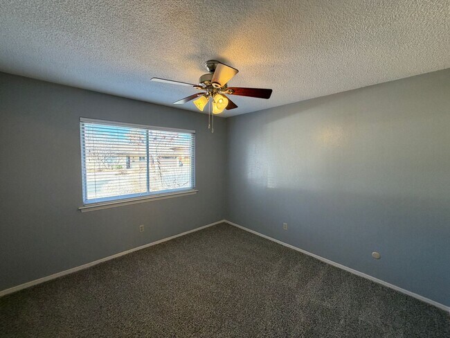 Building Photo - 3 Bedroom Single Story Home Available Near Louisiana Blvd NE & Candelaria Rd NE!