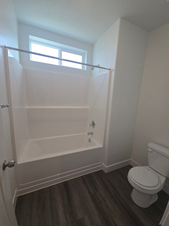 Building Photo - 6512 Skyline Lp Ln