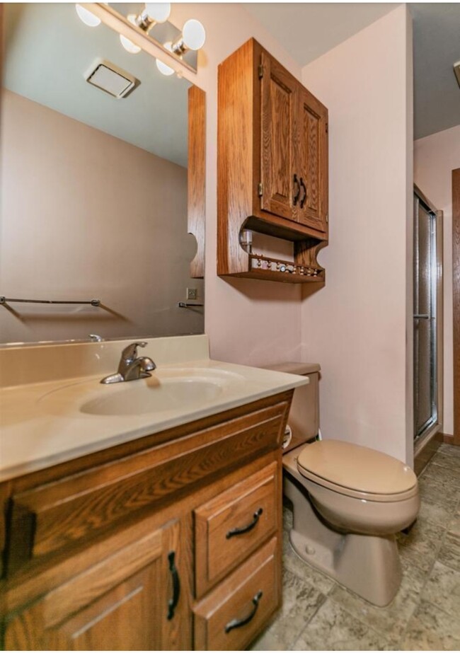 Building Photo - 1135 Manor Dr