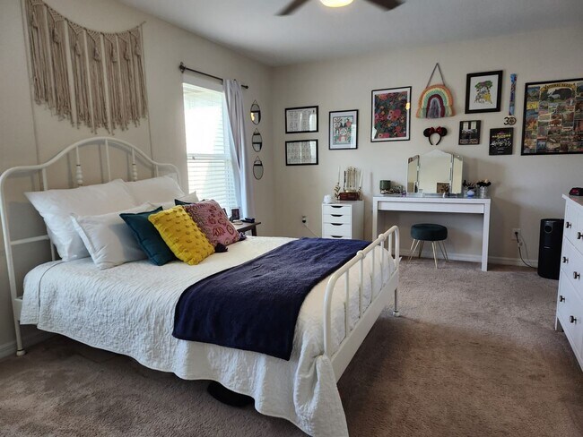 Building Photo - Amazing townhouse for rent
